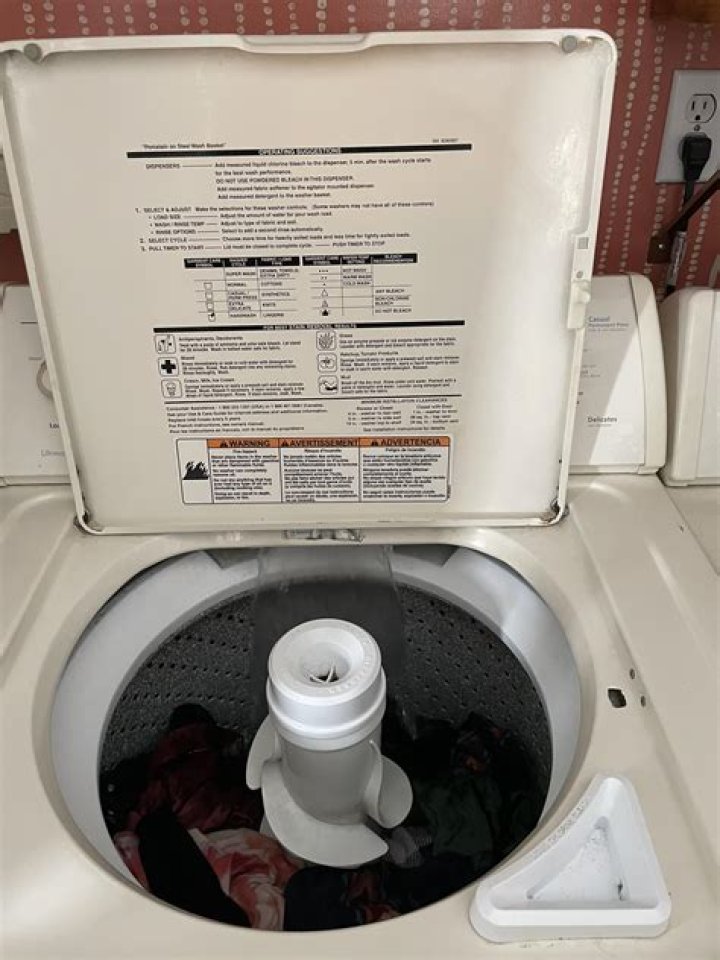 How much OxiClean do I put in my washing machine?