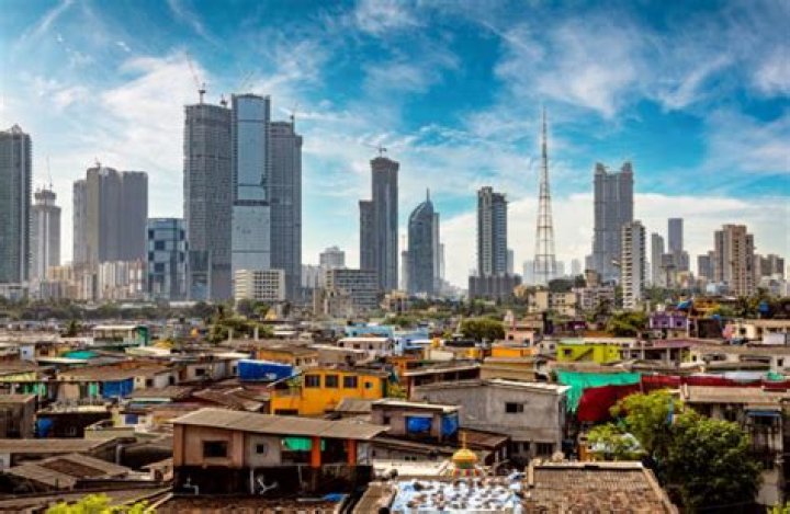 Is there any slums in Dubai?