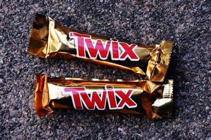 Which Twix has more cookie?